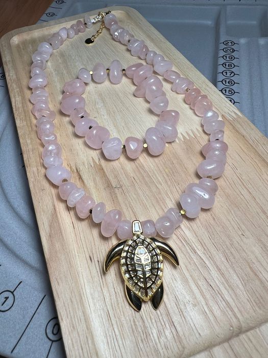 Чёкеры  с натуральными камнями