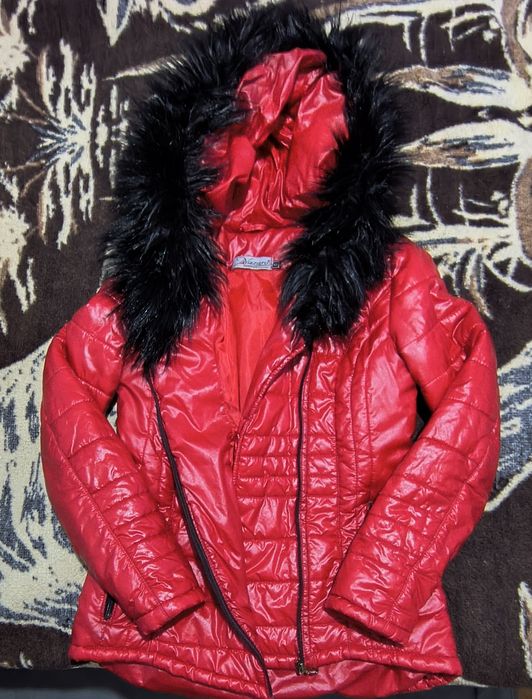 Червено зимно яке