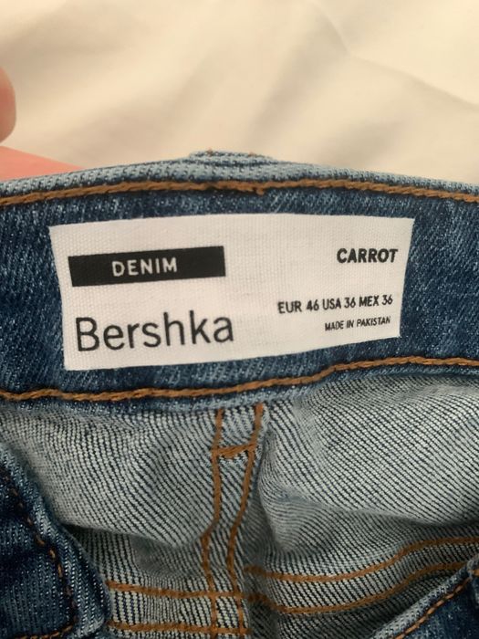 Blugi albastri Bershka