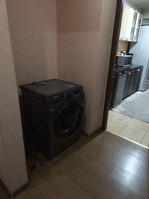 Închiriez apartament cu 2 camere
