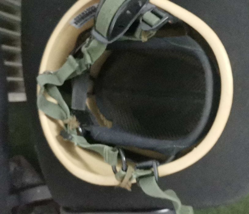 Vând casca balistica