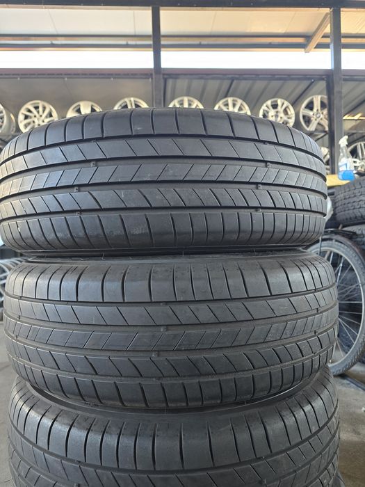 4 Броя 215/65/17 Kumho 2x6,9mm 2x6,2mm 25dot