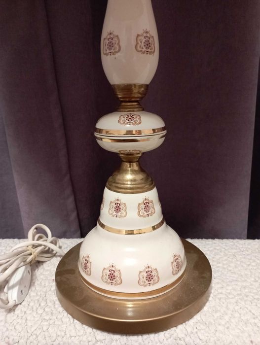 Големи старинни порцеланови лампи с абажури