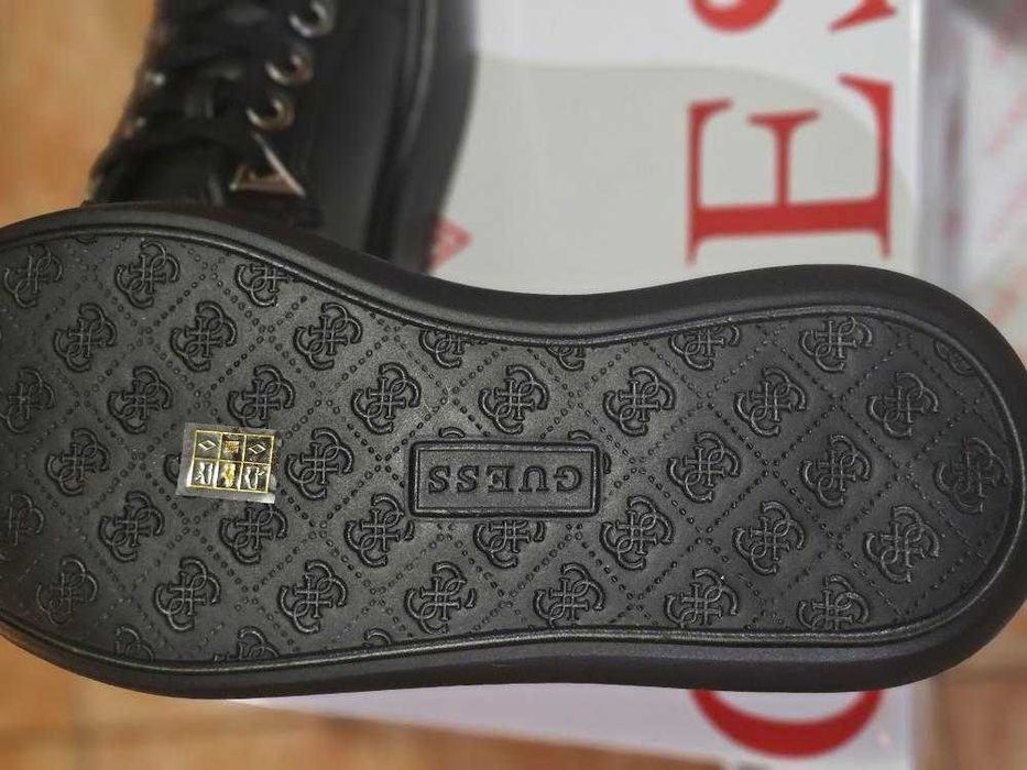 Дамски кецове Guess