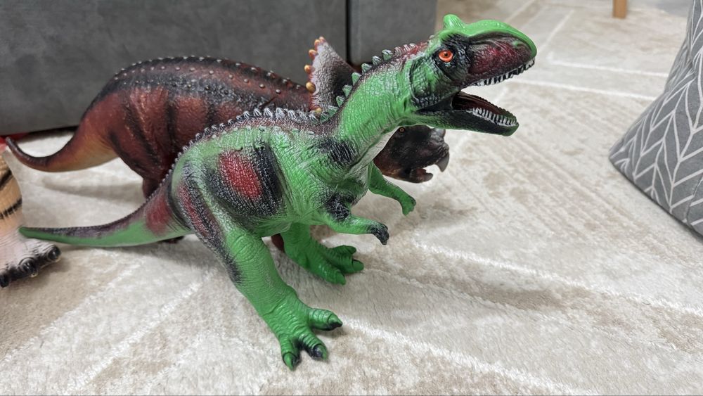 Динозавры игрушки