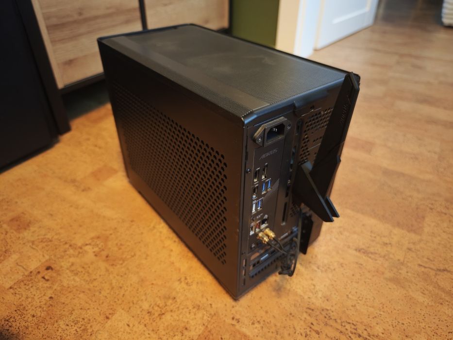 Геймърски компютър (RTX 2080Ti, Ryzen 9, 32GB RAM)