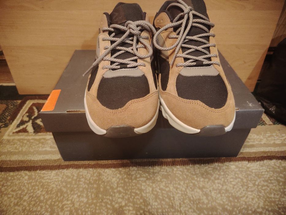 Кроссовки Demix.