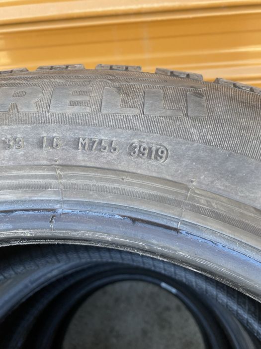 Гуми зимни 215/60/17 пирели