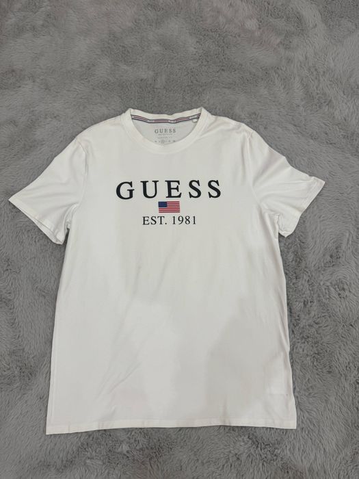 Мъжка тениска GUESS . Размер М