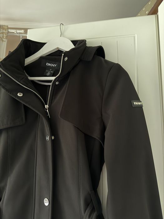 Палто / trench coat, S размер на DKNY водоустойчиво