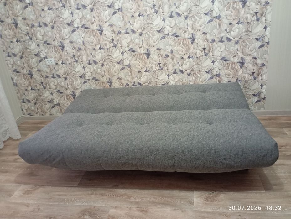 Продам б/у диван