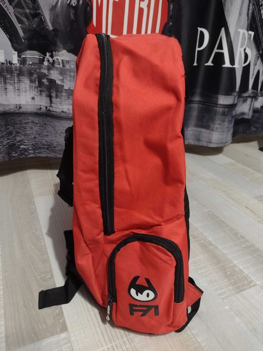 Ghiozdan scoala, un compartimente mare, 2 buzunare laterale cu fermoar