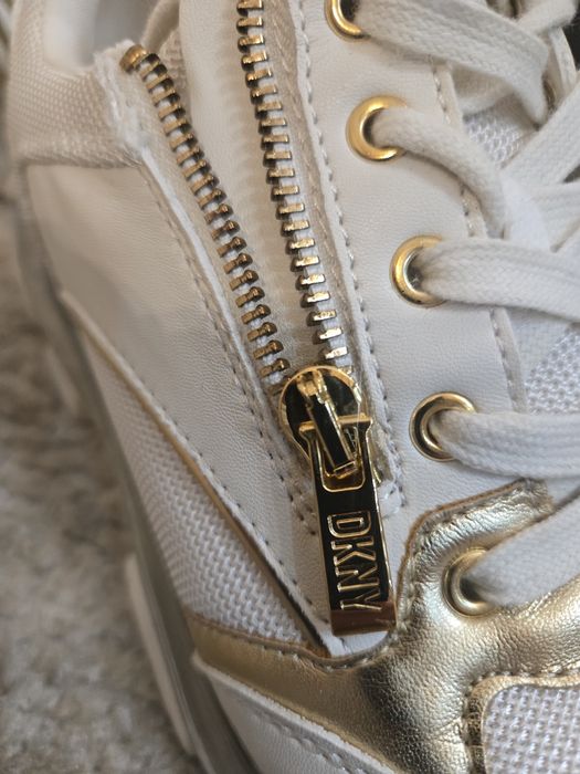 Спортни обувки DKNY