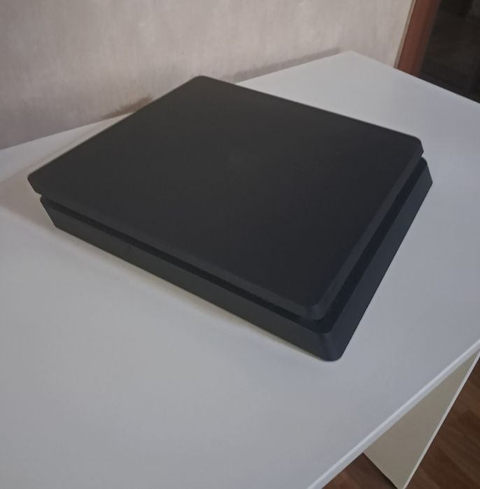 Продам PS4 slim на 1 tb!