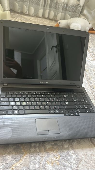 Продам ноутбук самсунг модель np какойто