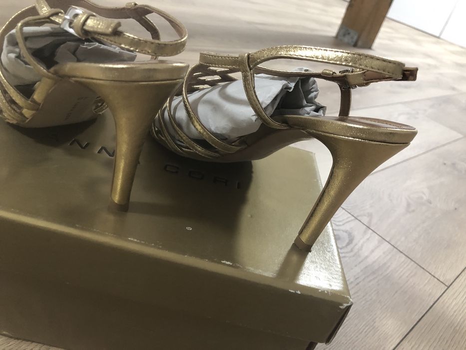 Vand sandale piele nr 39, pret 300 lei, stare impecabila