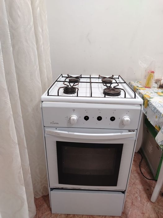 Продам газовую плиту Flama