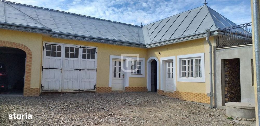 Casă 5 camere, 2.800 mp teren, Dărmănești – 13 km Suceava