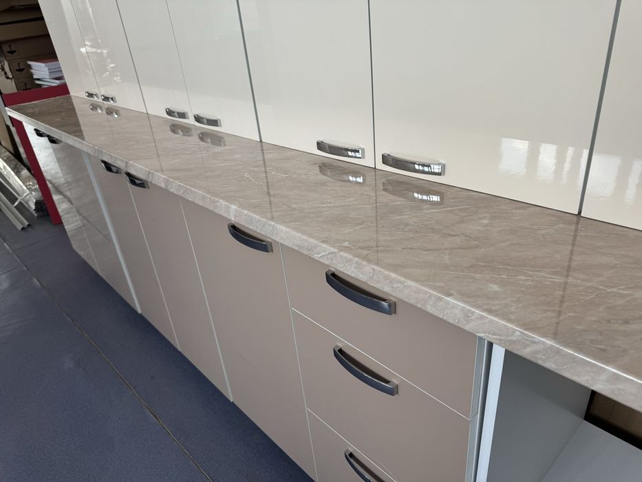 Mobila de bucatarie  MDF LUCIOS 300 cm, plus masa cadou !!