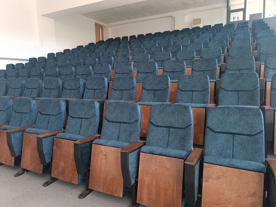 Кресло трёхместный театральная