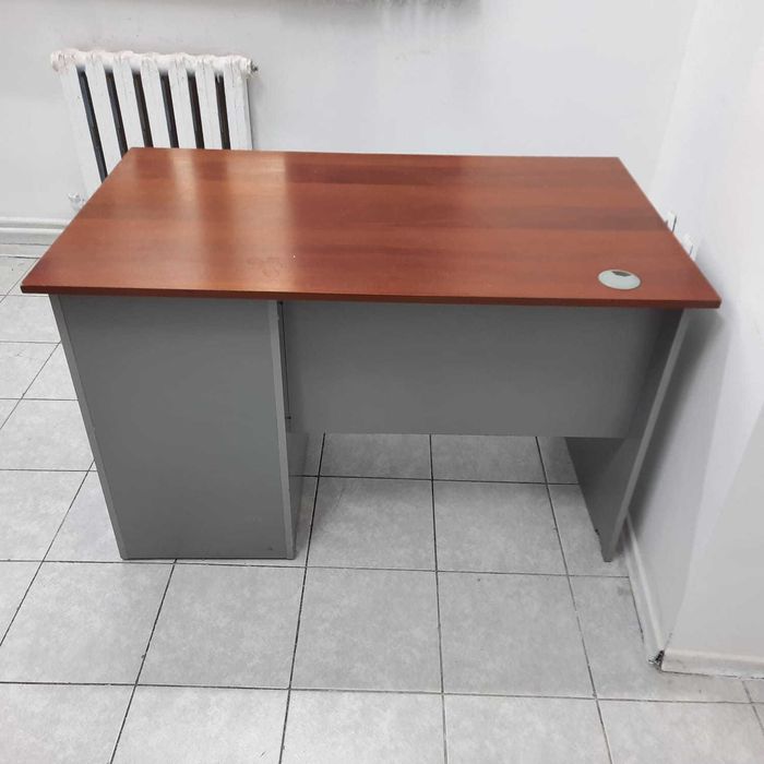 Стулья. стол, шкаф