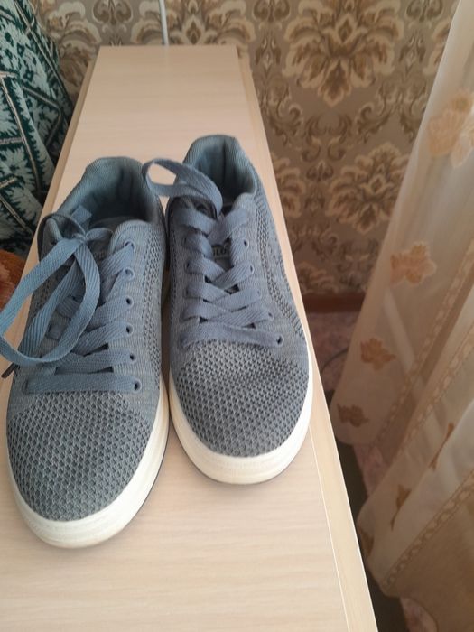 Кроссовки б/у 36 размер