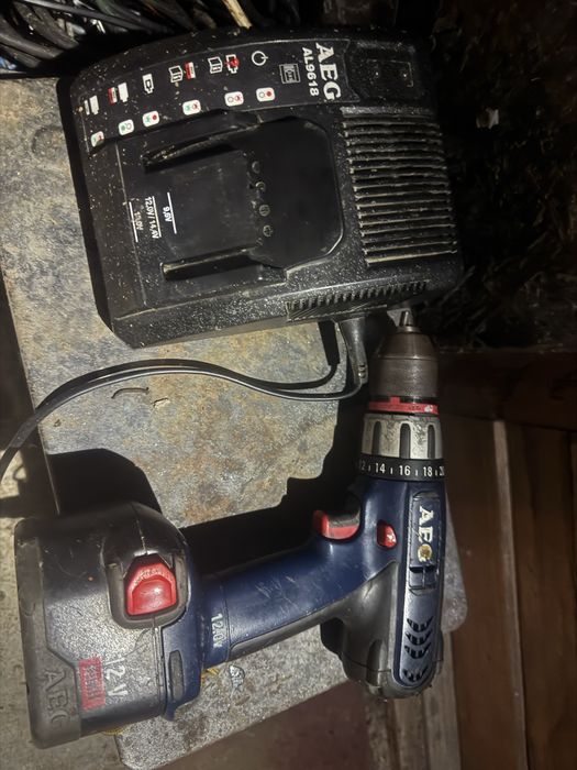 Vand filetanta bormasina aeg 12v cu incarcator