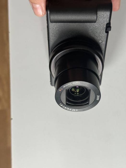 Aparat foto video Sony ZV1 - ideal pentru camera web si vloging