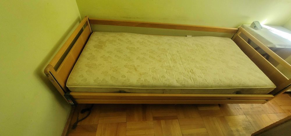 Pat medical cu telecomanda cu saltea pentru seniori