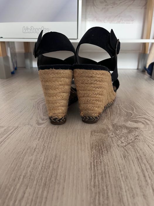 Sandale Oysho marimea 36 cu platforma, piele naturala