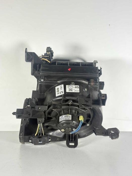 Корпус Вентилатор Парно Тойота Авенсис Т25 (03-08г) Korpus Ventilator Parno Toyota Avensis T25