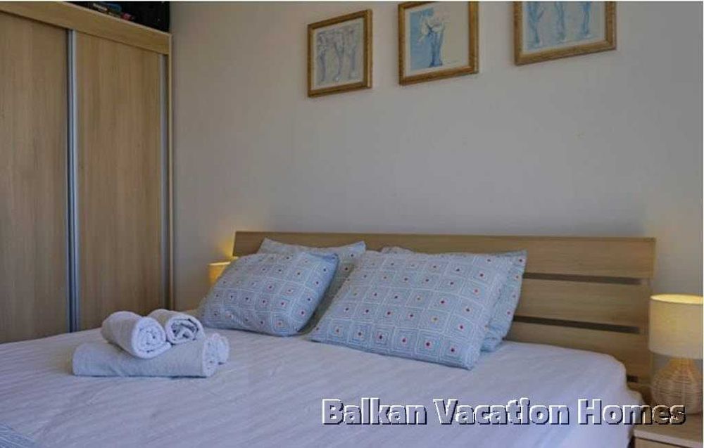 Тристаен апартамент в затворен комплекс в Бяла