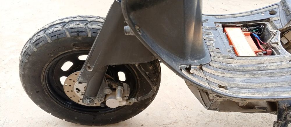 Скутер продается, требуется ремонт, заводится отлично