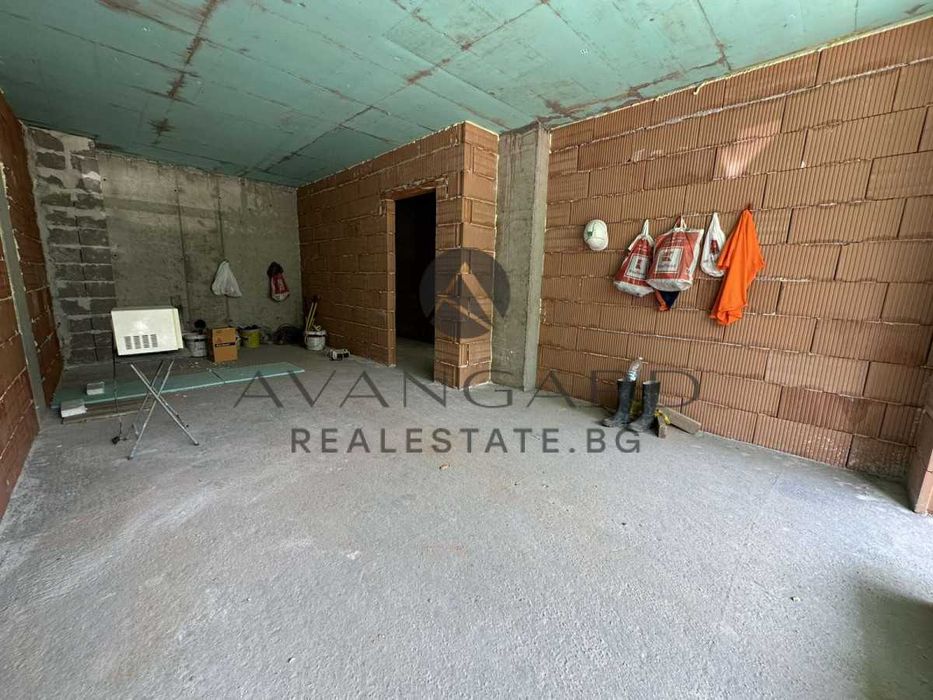 Продава се Четиристаен апартамент в Пловдив, Кършияка - 135 кв.м за 943 €/кв.м - Снимка #2