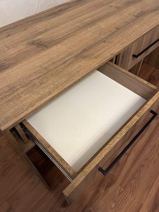 Продам рабочий стол из лдсп эггер «Дуб шерман коньяк»