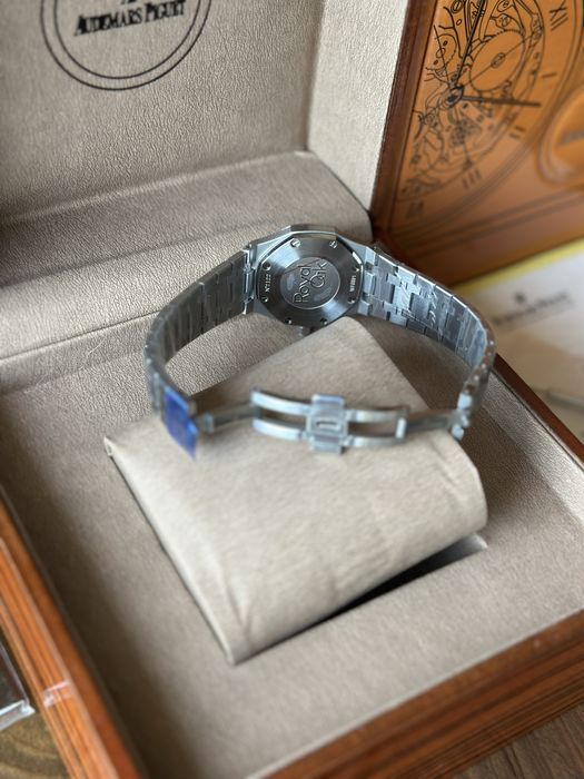 Audemars Piguet Royal Oak Blue Dial 33 mm Quartz - дамски модел