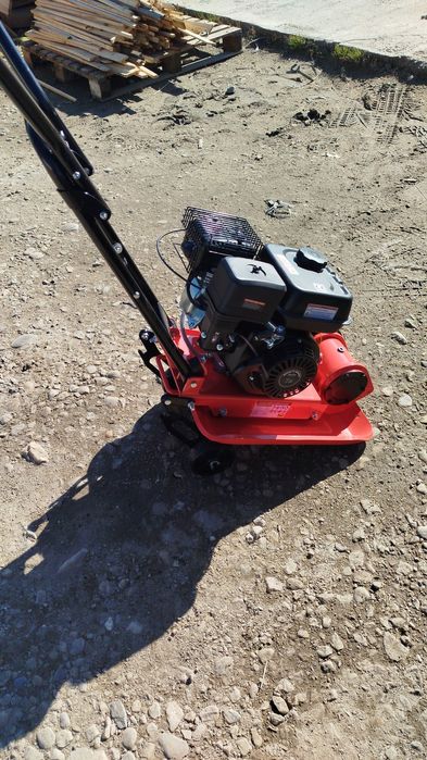 Inchiriez masina taiat beton,asfalt ,placa compactoare, ciocan demolat