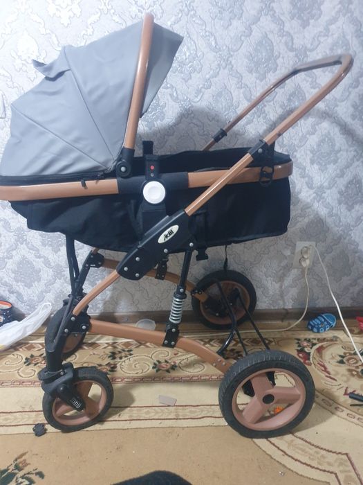 Продам коляску за 5000 срочно