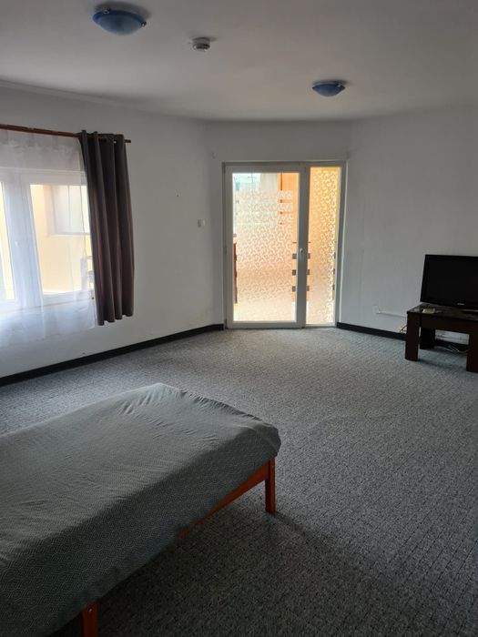 2 cladiri,Autorizat ISU,18 camere, pretabil camin de batrani/pensiune