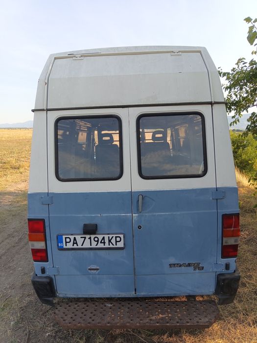 Бус Nissan Trade 75