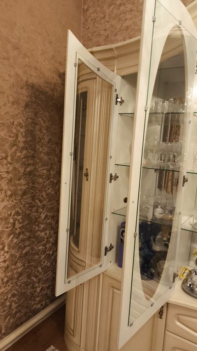 Шкафчик серванта для посуды