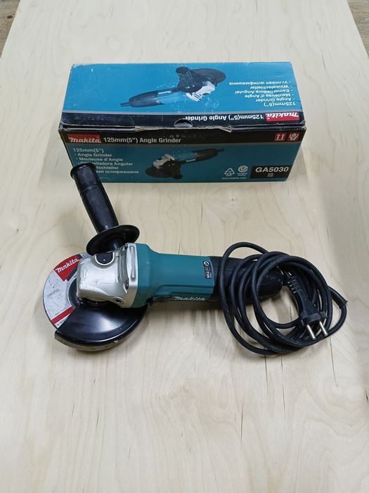 Угловая шлифмашина Makita