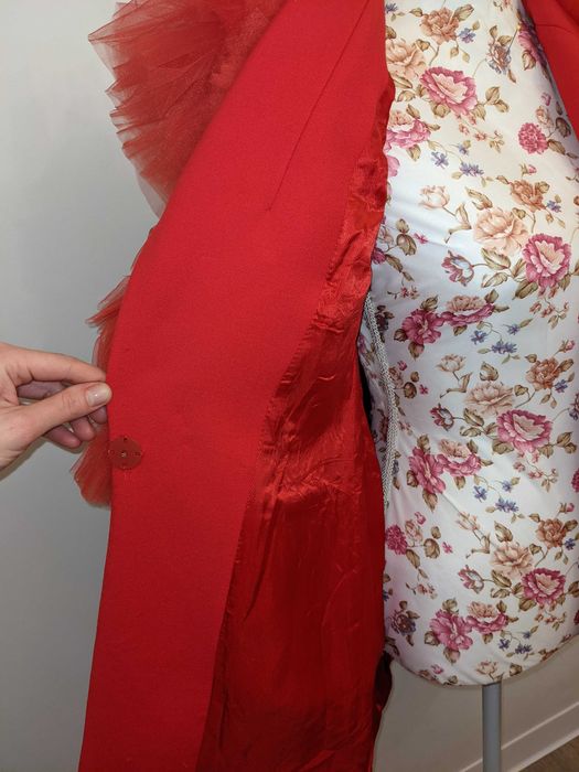 Sacou rosu cu detalii din tulle