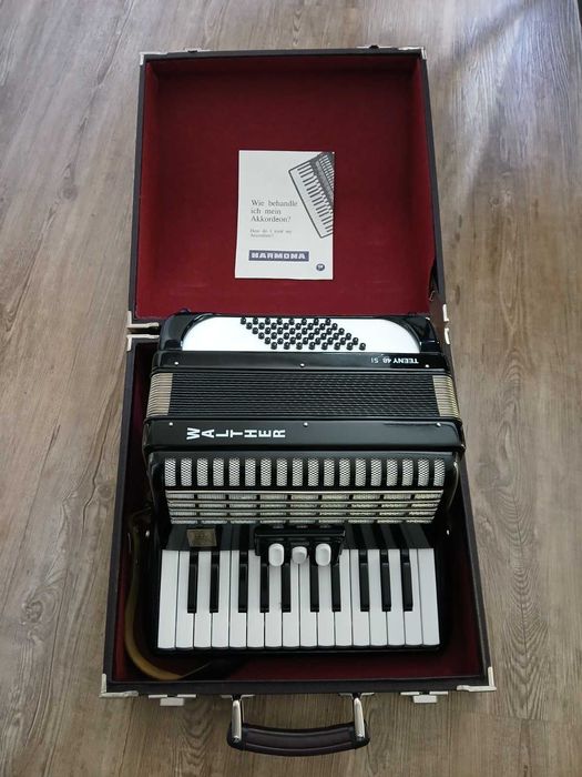Acordeon Walther Teeny 48 basi cu geanta speciala