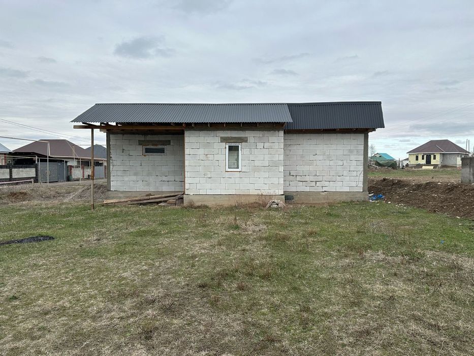 Участок с времянкой