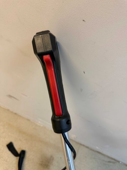 Коса електр. с нож и корда сгъваема 1.4kW/R20 Кастрачка акум. 120mm SDS 1/4 1.1mm 32 2Ah