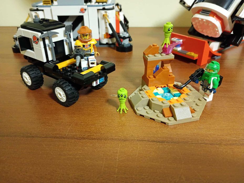 LEGO City Space Base and Rocket Launchpad