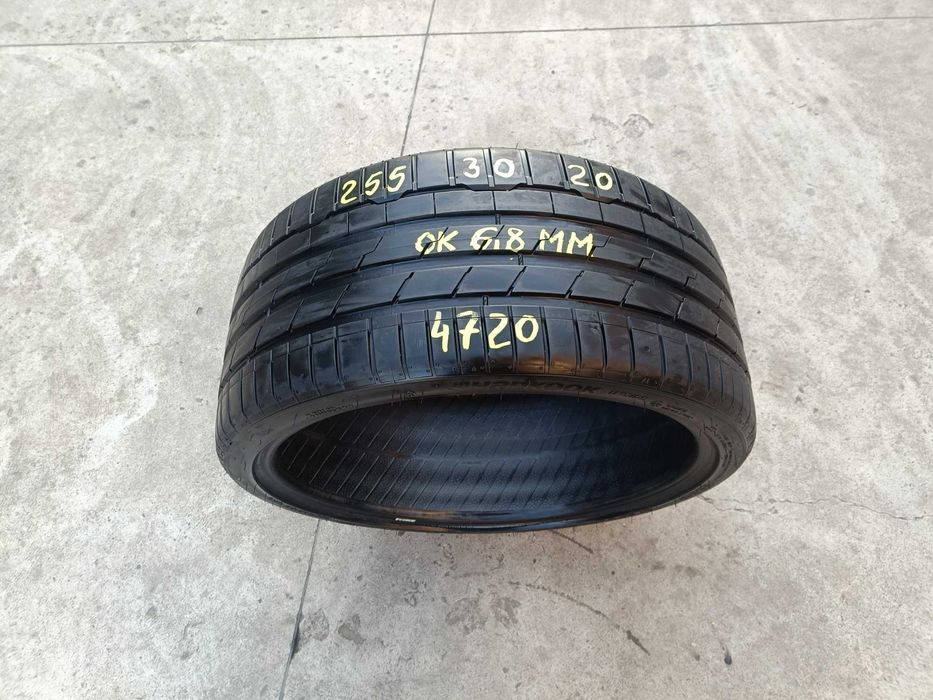 O anvelopa de vara 255 30 20 hankook ventus S1 evo 3 cu 6,8 mm