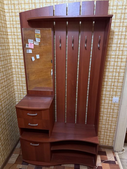 Шкаф прихожка с вешалками