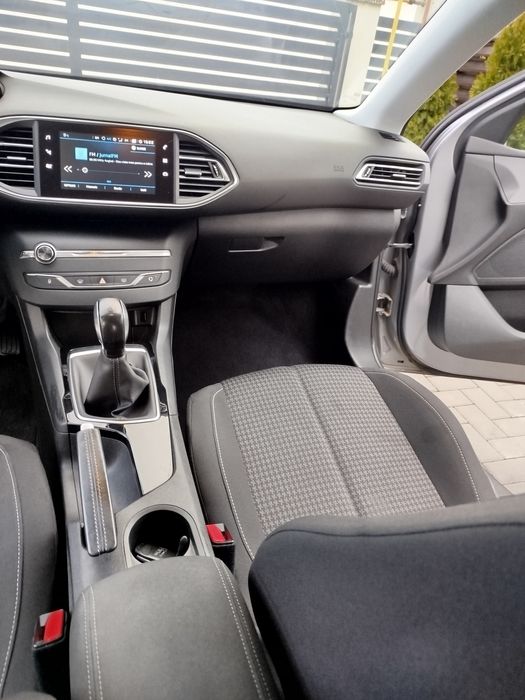 Vând Peugeot 308,Blue Hdi 100